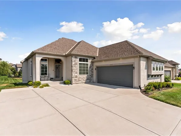 7920 W 166th Pl, Overland Park, KS 66085