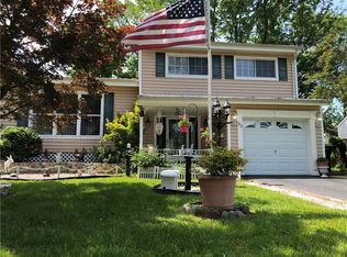 83 Woodview Dr, Old Bridge, NJ 08857