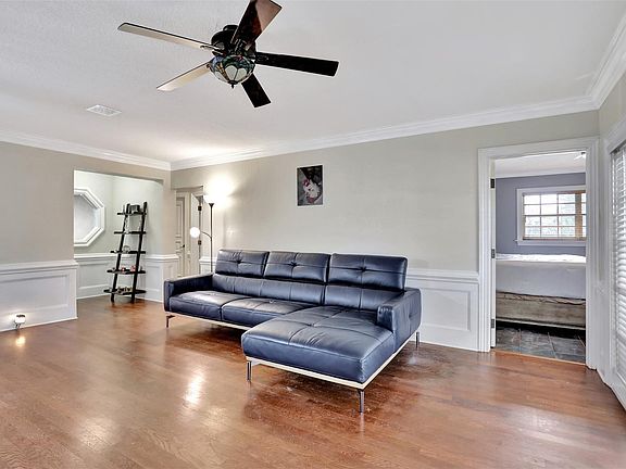 5th image of 9606 NW 35th Court