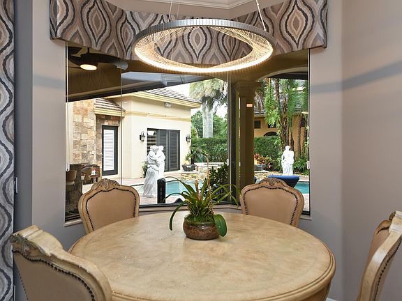 5th image of 10642 Versailles Blvd
