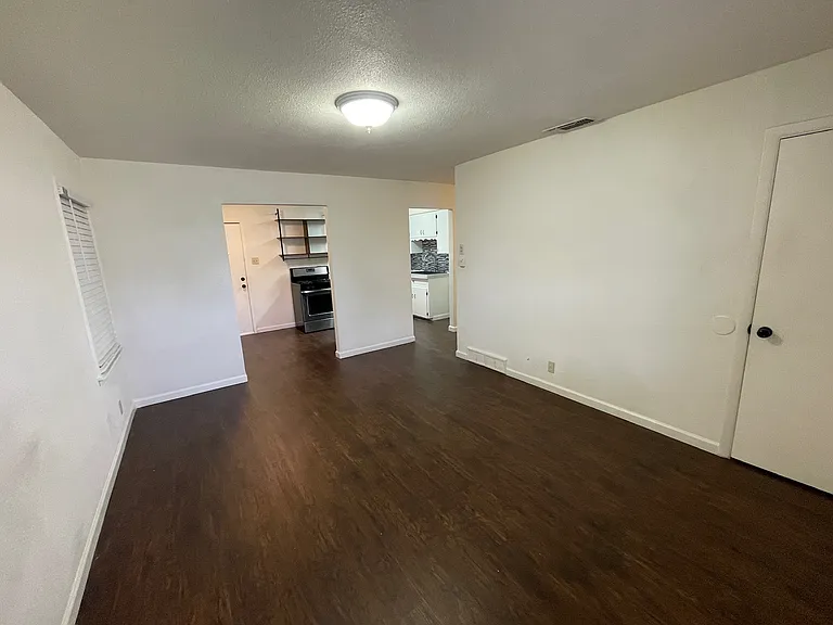 4749 Laverda Dr — Photo 19