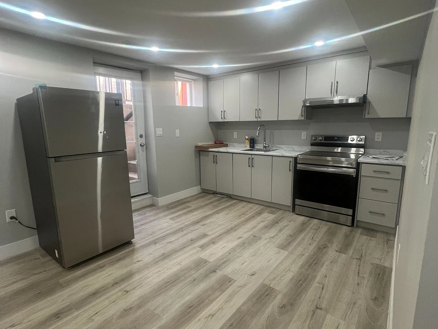 3 bed, $2,100 — Photo 2