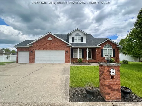 602 Ivydale Dr, Hurricane, WV 25526