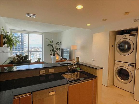 4th image of 1060 Brickell Ave #34