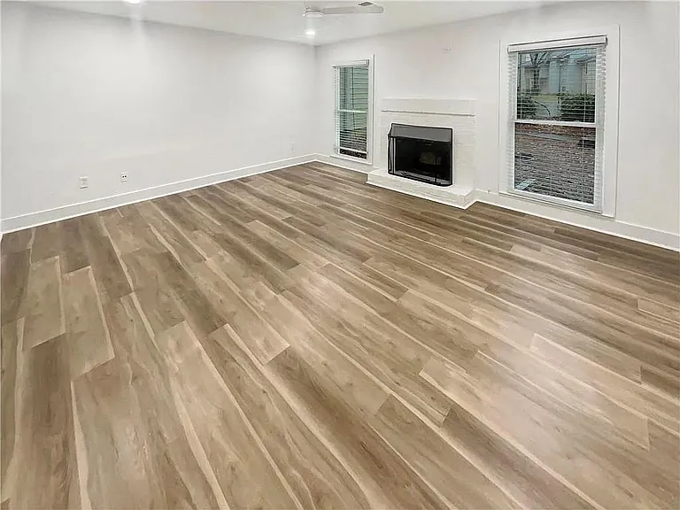 4410 Idlewood Ln — Photo 2