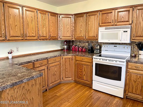 4th image of 2411 Meadowlark Ln