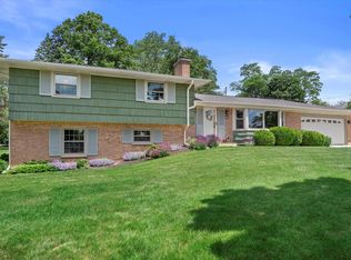 2460 Kevenauer Dr, Brookfield, WI 53005