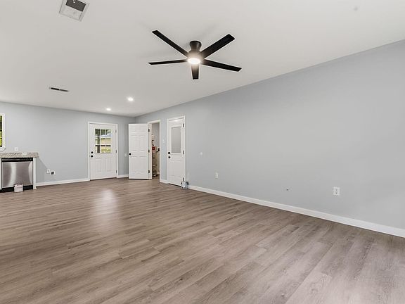 4th image of 202 Elizabeth Ave