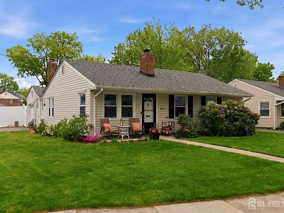 2nd image of 2339 Knapp Dr