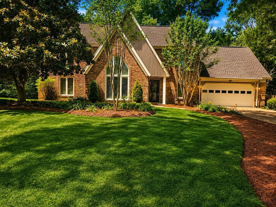 1st image of 2485 Stratfield Dr