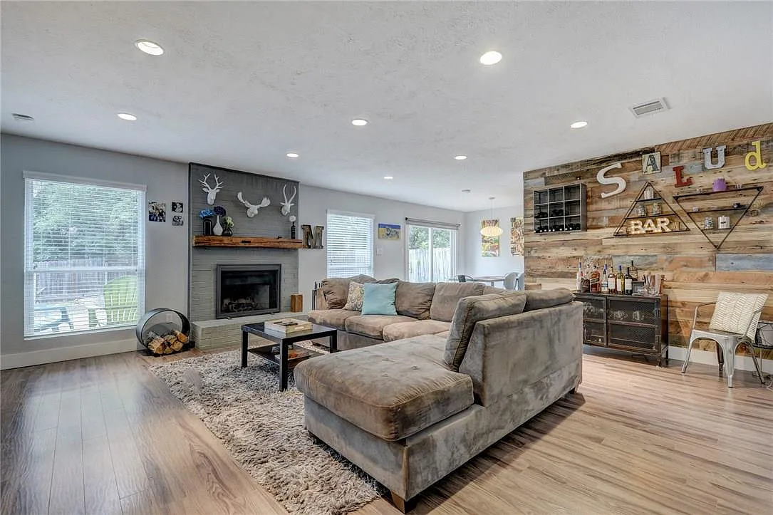 3 bed, 2.0 bath, 1450 sqft, $3,000 — Photo 4