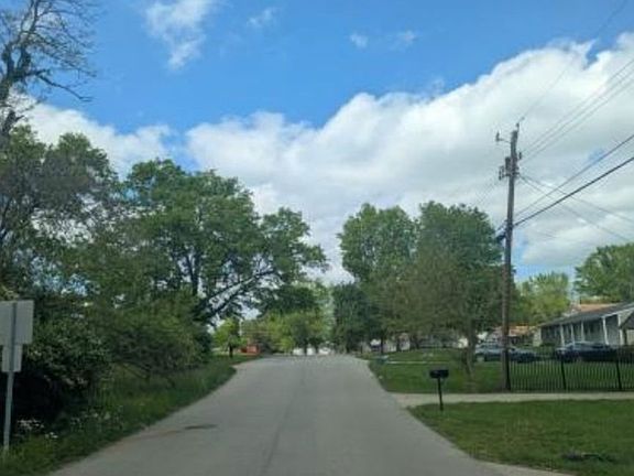 Exterior Neighborhood (street photo)