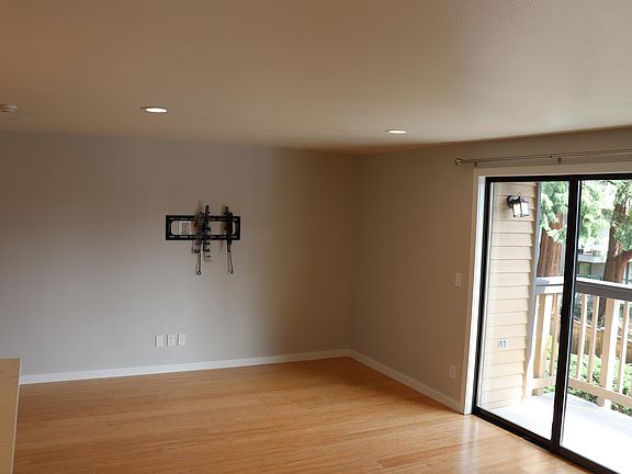 4th image of 17135 NE 80th St
