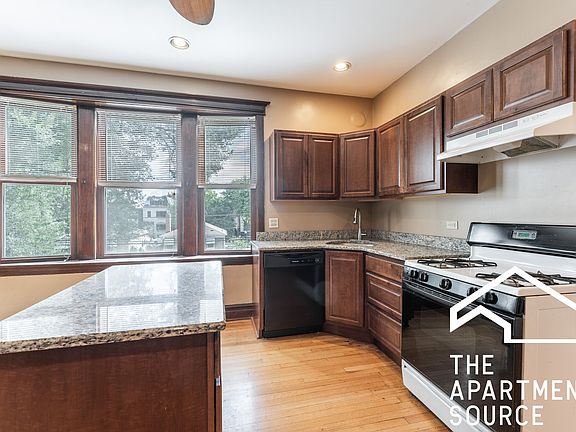 4th image of 2516 W Belden Ave #2