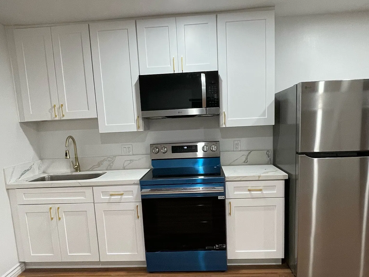 2 bed, 720 sqft, $2,850 — Photo 2