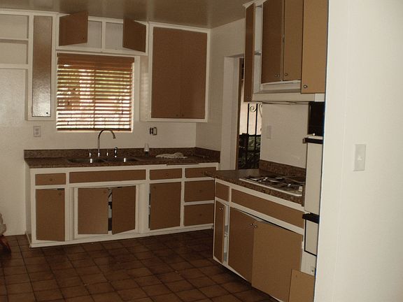 3rd image of 14120 Belgate St