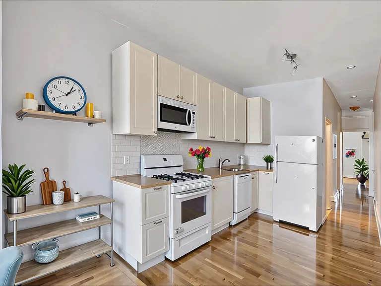 126 Madison St #3 — Photo 5