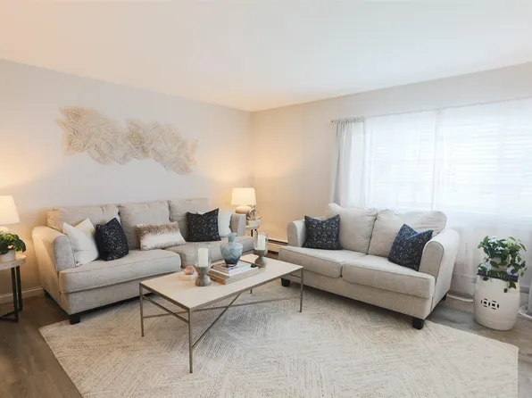 30 Richmond Boulevard #3B, Ronkonkoma, NY 11779