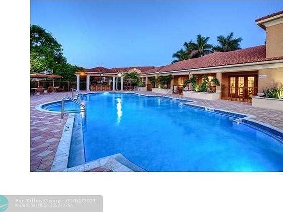 4th image of 916 Villa Cir #916