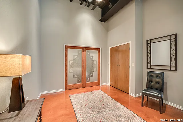 214 Travis #301 — Photo 22