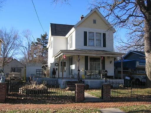 1st image of 206 S 2nd Ave