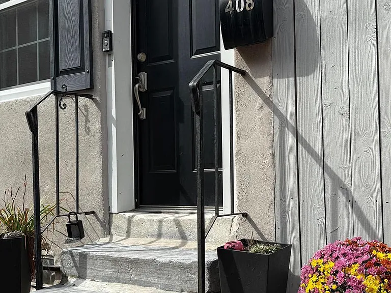 408 S Alder St — Photo 3