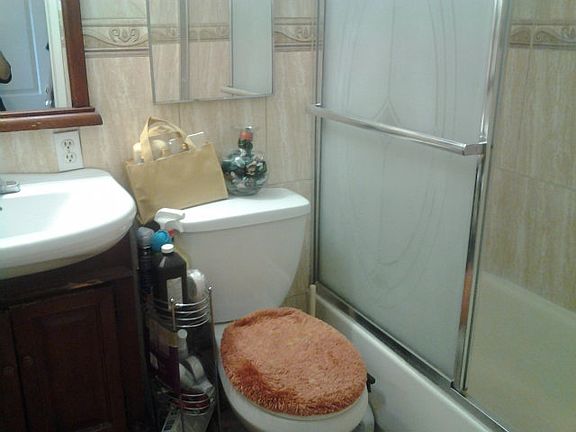 5th image of 585 Villa St APT 10
