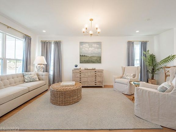 3rd image of 2027 Daylily St