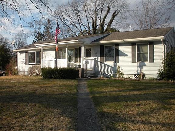 5th image of 447 Applegate Ave