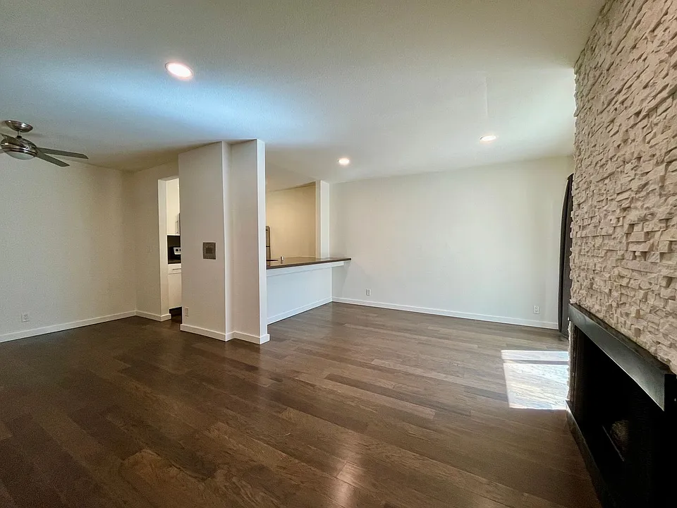 141 S Clark Dr #307