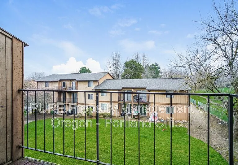 Parkway Garden — Photo 61