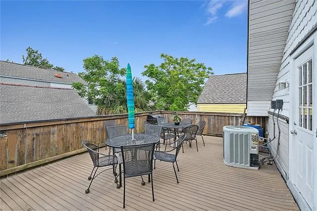 2502 Laurel St — Photo 11