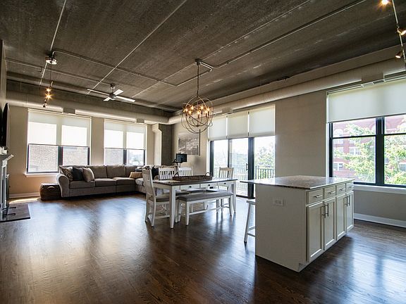 3rd image of 1635 W Belmont Ave APT 301