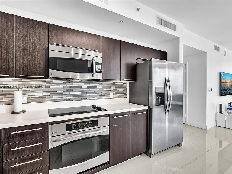 90 SW 3rd St #2013 — Photo 11