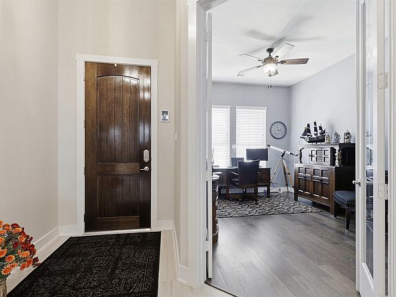 3rd image of 209 Bright Bluff Cir