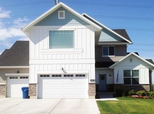 1 W Lake View Dr, Vineyard, UT 84059