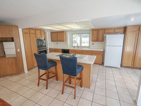 5th image of 24921 Chicory Ct