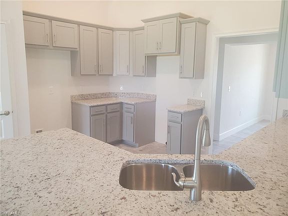 3rd image of 919 NE 36th St
