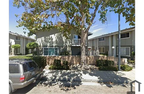 Building Photo - 443 E Park Ave