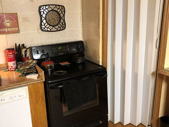 2nd image of 25918 Pinecrest Dr