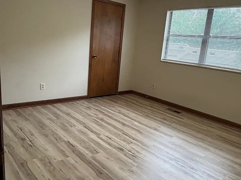160 Hendrix Dr — Photo 12