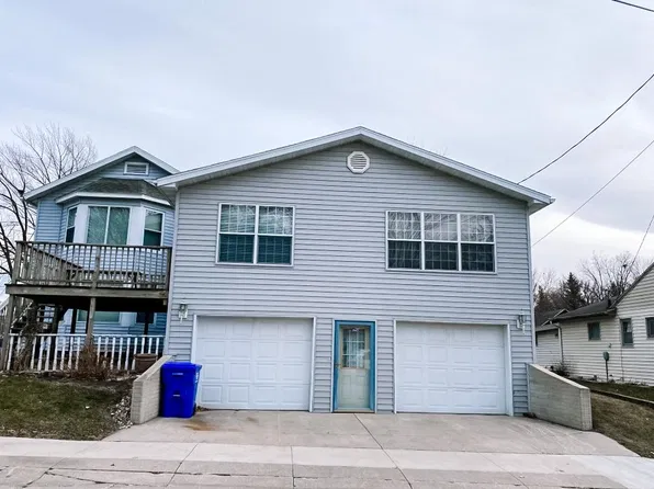 113 N 3rd St APT 2, Clear Lake, IA 50428