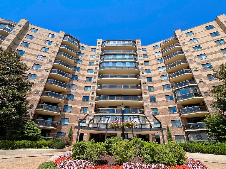 8370 Greensboro Dr #118 — Photo 1