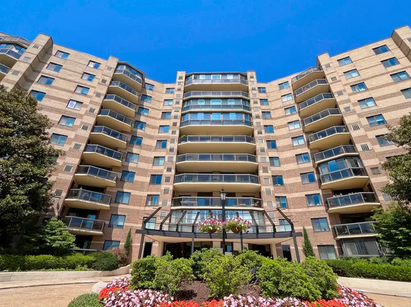 8370 Greensboro Dr APT 118, Mc Lean, VA 22102