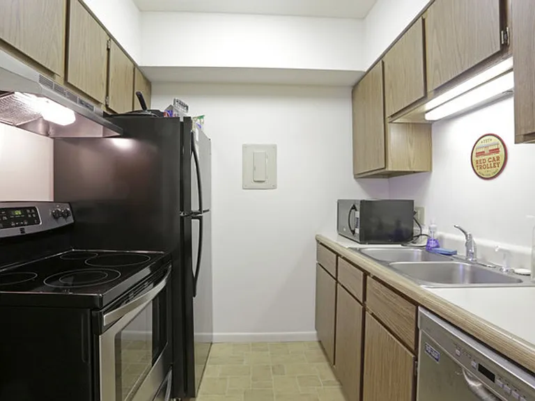 1009 Francis Dr — Photo 3