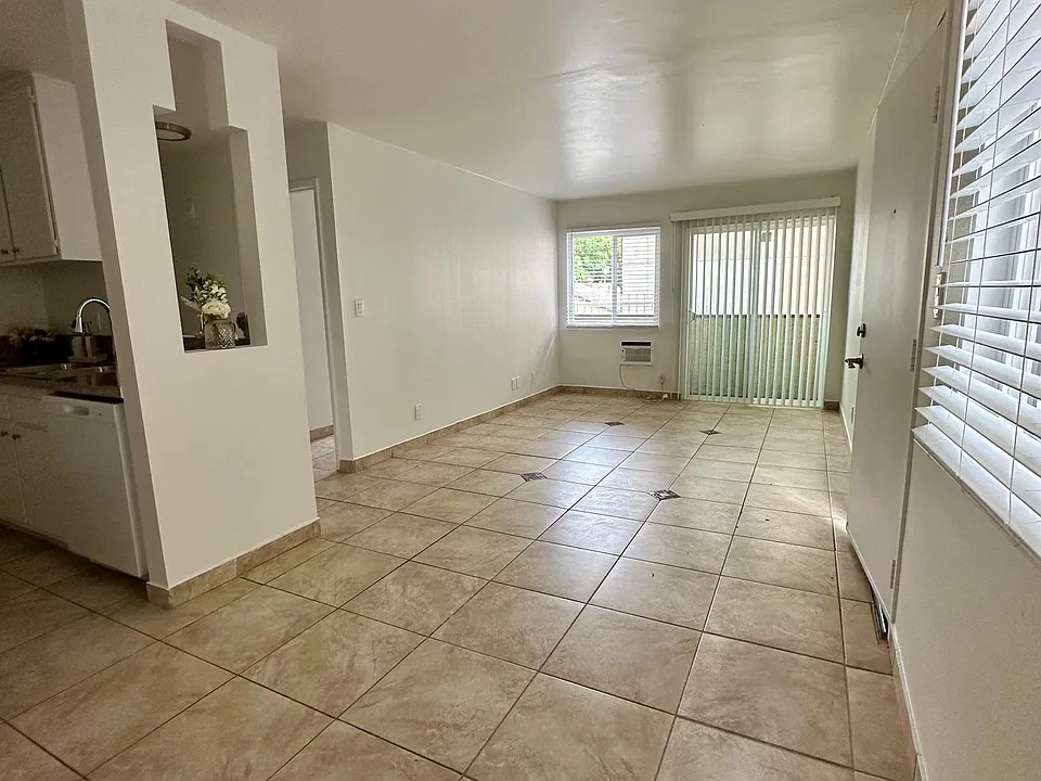 14142 Sylvan St #208