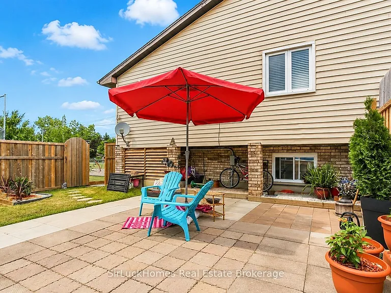 306 McKellar St — Photo 18
