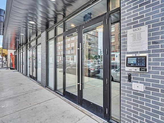 4th image of 1210 Washington Ave #411