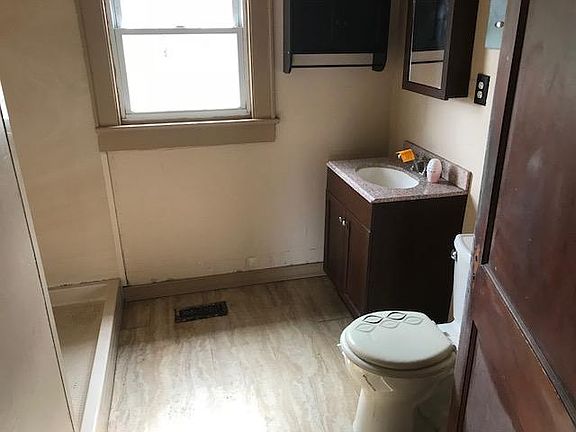 4th image of 2208 Coker Ave