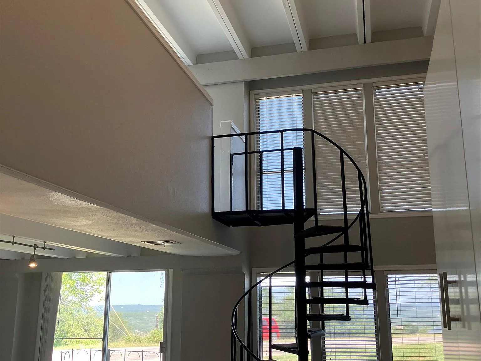 1 bed, 1.0 bath, 958 sqft, $1,395 — Photo 3